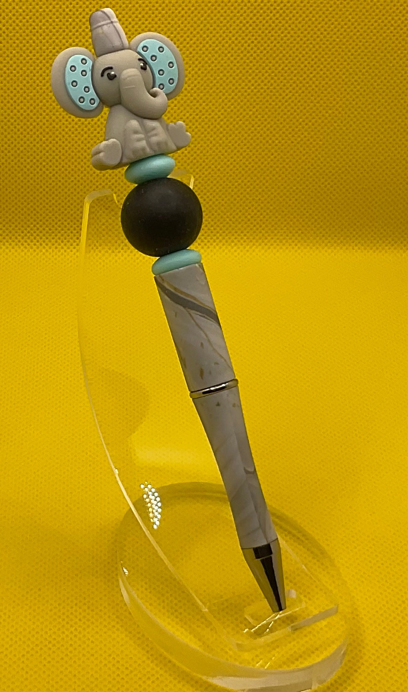 3D Elephant with blue ears || Pen