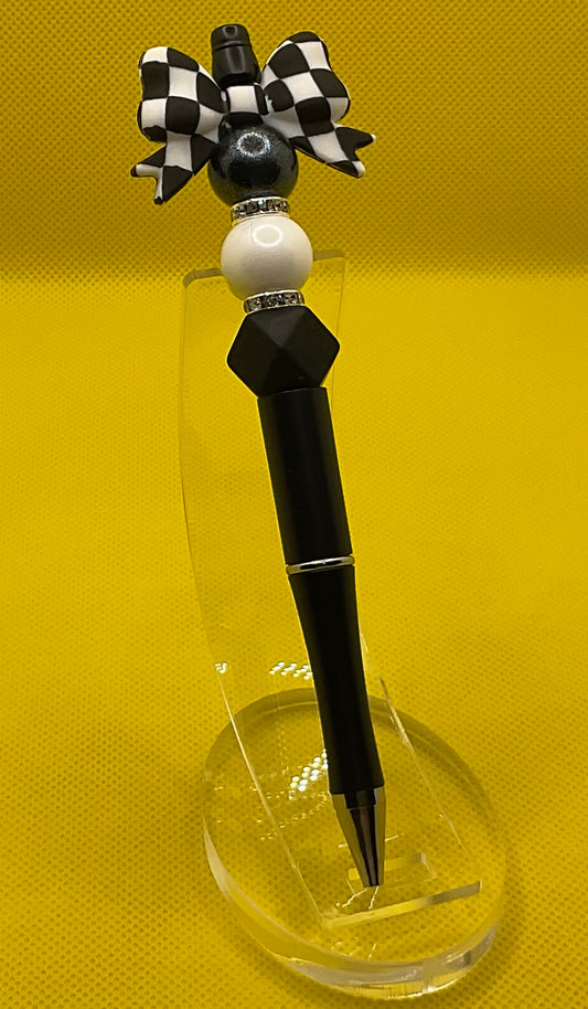 Black checkered bow || Pen