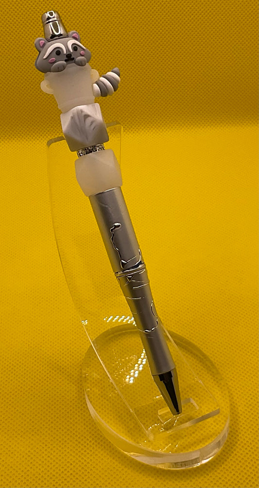 Raccoon || Pen